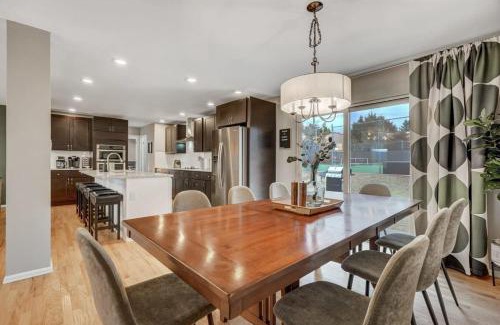 Park Vista House | Pickleball Palace Courts & Games & Hot Tub & BBQ