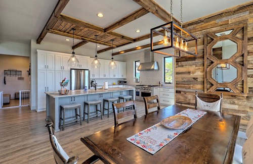 Young Harris House | Pickleball Paradise Resort - by Chatuge Home Concierge Tennis/pickleball court, hot tub, firepit, Basketball , ping pong