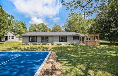South Haven Apartment | Pickleball Paradise