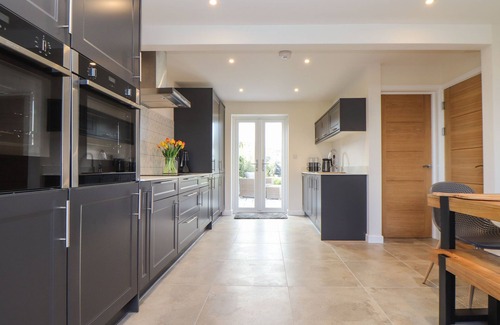 Looe House | PICKNEY HOUSE, pet friendly, with open fire in Polperro