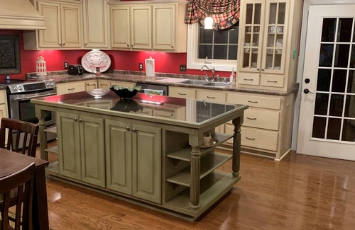 Iuka House | PICKWICK BAILIWICK - A PEACEFUL RETREAT OVERLOOKING PICKWICK LAKE + RV HOOKUP
