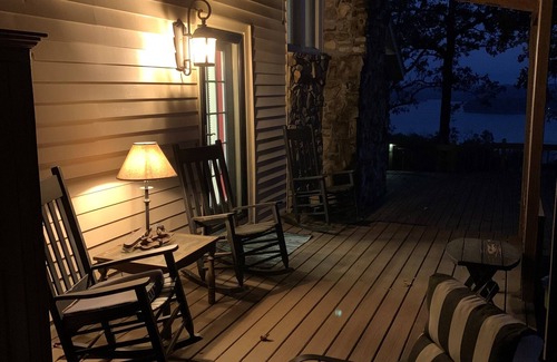 Iuka House | PICKWICK BAILIWICK - A PEACEFUL RETREAT OVERLOOKING PICKWICK LAKE + RV HOOKUP