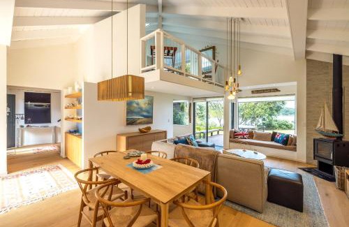 Surfdale House | Picnic Bay Hideaway - Be My Guest Waiheke