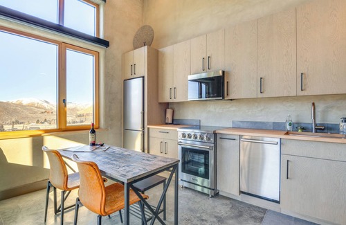 Hailey Apartment | Picture-Perfect View: Cozy Hailey Eco Studio!