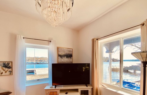 Hopatcong House | Picture Perfect Water Front Retreat!
