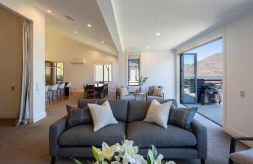 Queenstown City Centre Villa | Picture Point Villa