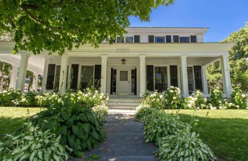 Manchester House | Picture Postcard Mansion In Manchester Village