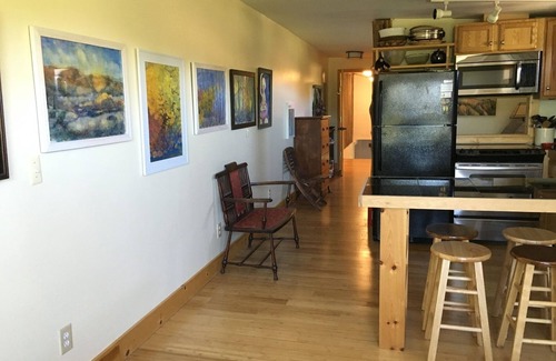Lexington Apartment | Picture Window Mountain Views