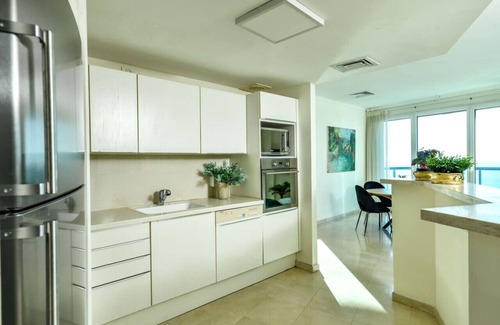 Tel Aviv Promenade Apartment | Picturesque 3BR Apt w Balcony & Parking Near Beach