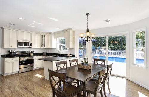 Hampton Bays Villa | Picturesque 5 Bedroom Hamptons Villa with pool 3 min from beach