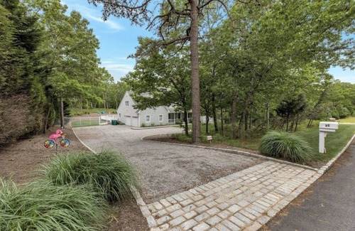 Hampton Bays Villa | Picturesque 5 Bedroom Hamptons Villa with pool 3 min from beach