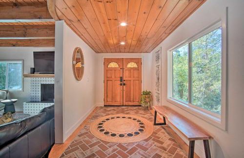 Crestline House | Picturesque Cabin 2 Balconies, Walk to Lake!