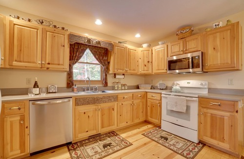 Clayton Cabin | Picturesque Clayton Cabin w/Mountain Views!