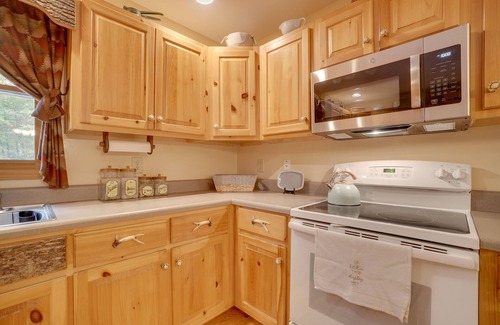 Clayton Cabin | Picturesque Clayton Cabin w/Mountain Views!