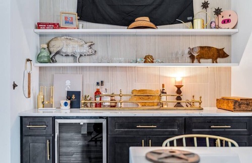 Hurwood Heights House | Picturesque Home w/Rooftop Deck, Full Kitchen