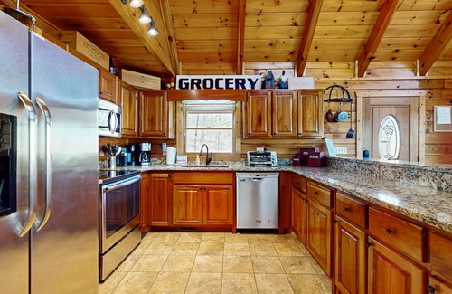 Necowa Cove Cabin | Picturesque log cabin in Aska adventure area w/access to Lake Blue Ridge