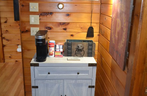Fort Fairfield House | Picturesque Maine Cabin with Lake Access on 33 Acres