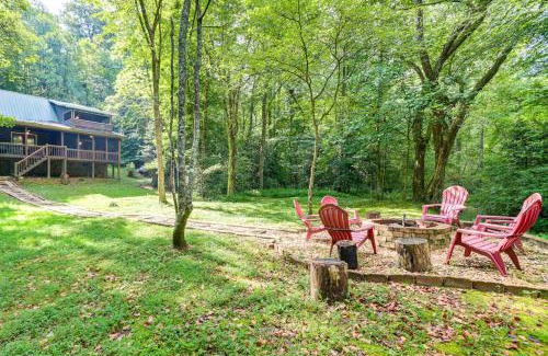 Foxfire Estates House | Picturesque Mountain Cabin with Hot Tub and Fire Pit!