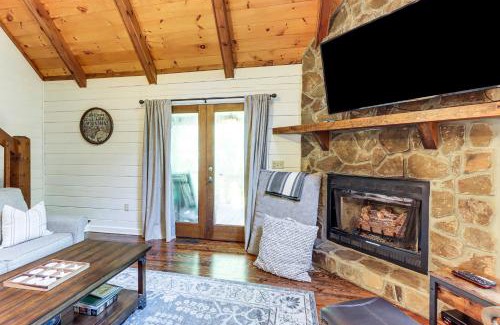 Foxfire Estates House | Picturesque Mountain Cabin with Hot Tub and Fire Pit!