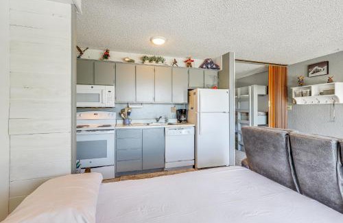 Mead Apartment | Picturesque Mt Spokane Condo Near Skiing and Biking!