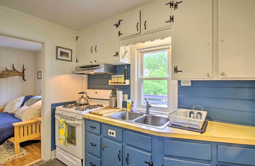 Bartlett House | Picturesque Retreat on 1 Acre w/Gas Grill!