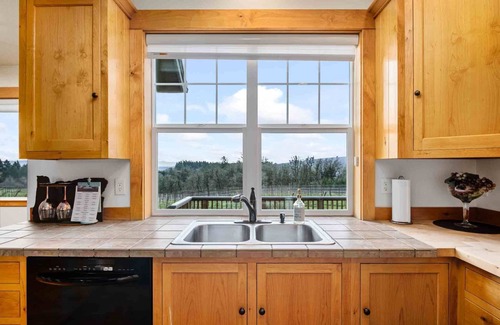 Newberg House | Picturesque Vineyard and Valley Views, Quiet and Private Setting, Huge Deck, *Complimentary Wine*