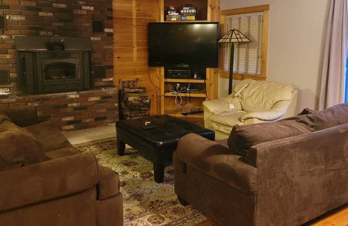 Wardsboro House | Picturesque Vt home w/double lvl wrap around deck