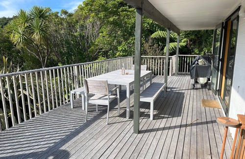 Waikawa Bay House | Picturesque Waikawa - Picton Holiday Home