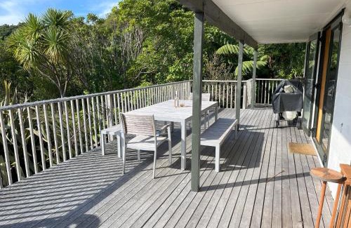 Waikawa Bay House | Picturesque Waikawa - Picton Holiday Home
