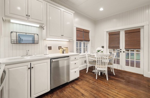 Hendersonville House | Piedmont Kitchen House | Charming Cottage on 65 Acres Near Hendersonville