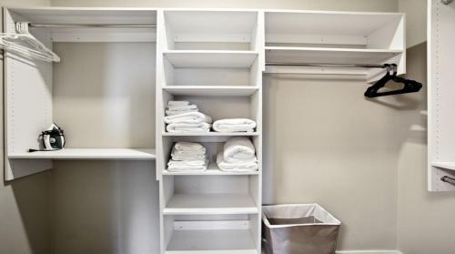 Midtown Apartment | Piedmont Park 3 bdrm with city views