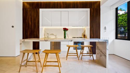 Romantic Zone House | PIER 57 - 211 Luxurious & Modern 1 BR Romantic Zone