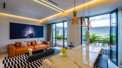 Romantic Zone House | PIER 57 - 410 Amazing 2 BR Condo Romantic Zone