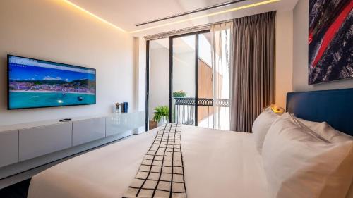 Romantic Zone House | PIER 57 - 410 Amazing 2 BR Condo Romantic Zone