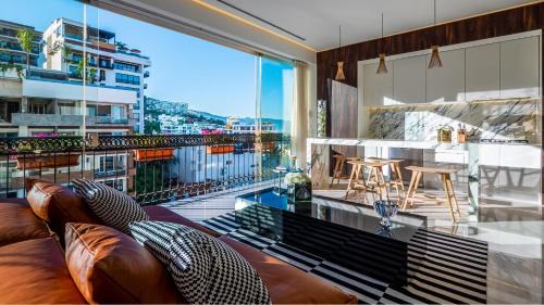 Romantic Zone House | PIER 57 - 608 New & Luxurious 2 BR Romantic Zone