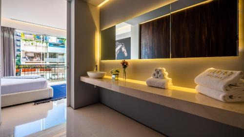 Romantic Zone House | PIER 57 - 608 New & Luxurious 2 BR Romantic Zone