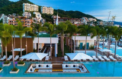 Romantic Zone Apartment | Pier 57 Modern Luxury PV's Best Rooftop!