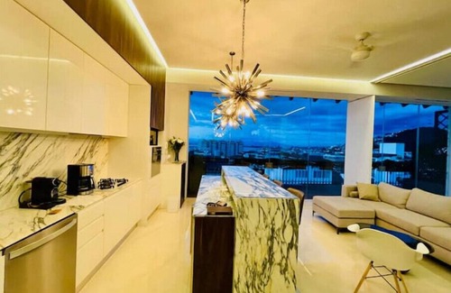Romantic Zone Apartment | Pier 57 Penthouse 703 - Great Ocean Views & Location, Rooftop Infinity Pool