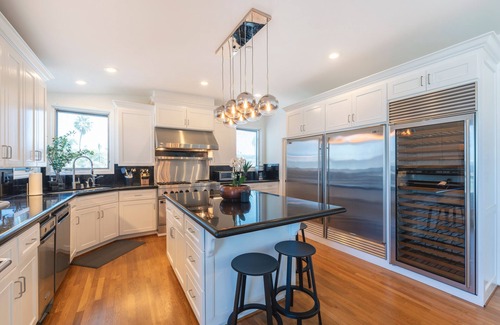 The Strand House | Pier & Ocean Views-Air Conditioning-Best Location-Beach,Pier,Downtown steps away