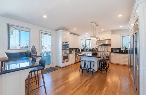 The Strand House | Pier & Ocean Views-Air Conditioning-Best Location-Beach,Pier,Downtown steps away