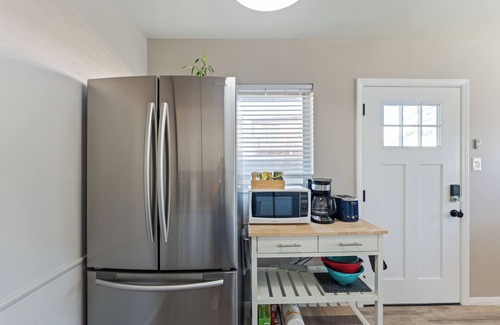 Pierpont Bay Apartment | Pierpont Beach Ventura, CA Cozy Coastal Escape 1/2 block 2 Beach + AC