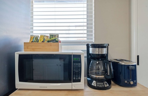 Pierpont Bay Apartment | Pierpont Beach Ventura, CA Cozy Coastal Escape 1/2 block 2 Beach + AC