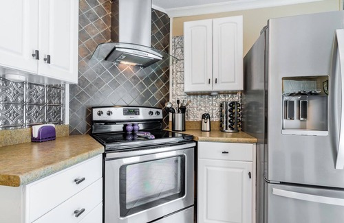 Manhattan House | Pierre Place-Stay in the Heart of Manhattan with Kansas Pride & Comfort