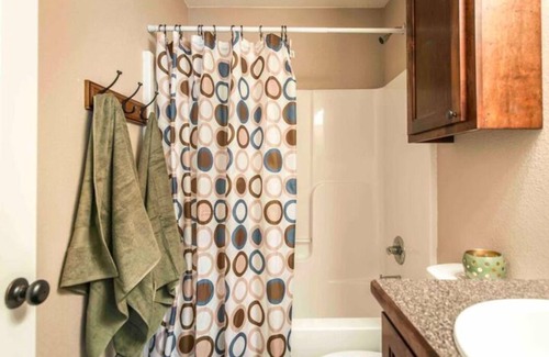 Russellville Cottage | Pierre’s Getaway, near Tech and ANO!