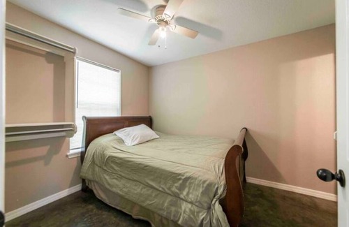 Russellville Cottage | Pierre’s Getaway, near Tech and ANO!