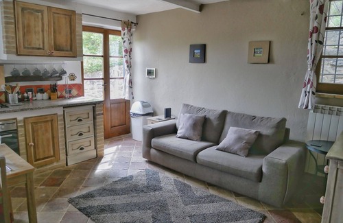 Pierantonio Apartment | Pietramelina- Beautiful Stone Farmhouse with Pool in Quiet Valley Setting