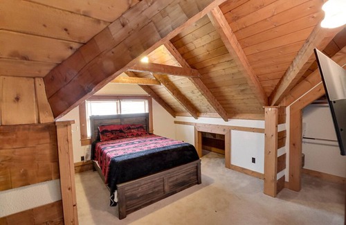 Kodak Cabin | Pigeon Forge - FIVE MINUTES TO BUCCEES - 3 Bedroom - Sleeps 8
