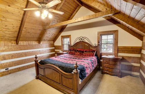 Kodak Cabin | Pigeon Forge - FIVE MINUTES TO BUCCEES - 3 Bedroom - Sleeps 8