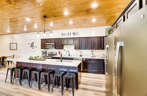 Pigeon Forge Cabin | Pigeon Forge - Landmark Lodge - 25 Bdrms.