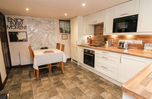 Sedbergh Cottage | PIGGY BANK COTTAGE, pet friendly in Sedbergh